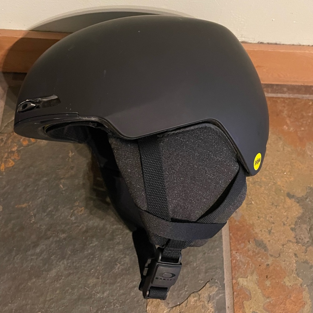 Oakley mod 1 ski and snowboard helmet adult small